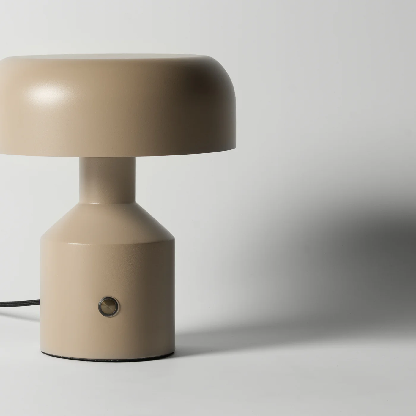 Skal Metal Table Lamp - Image 3