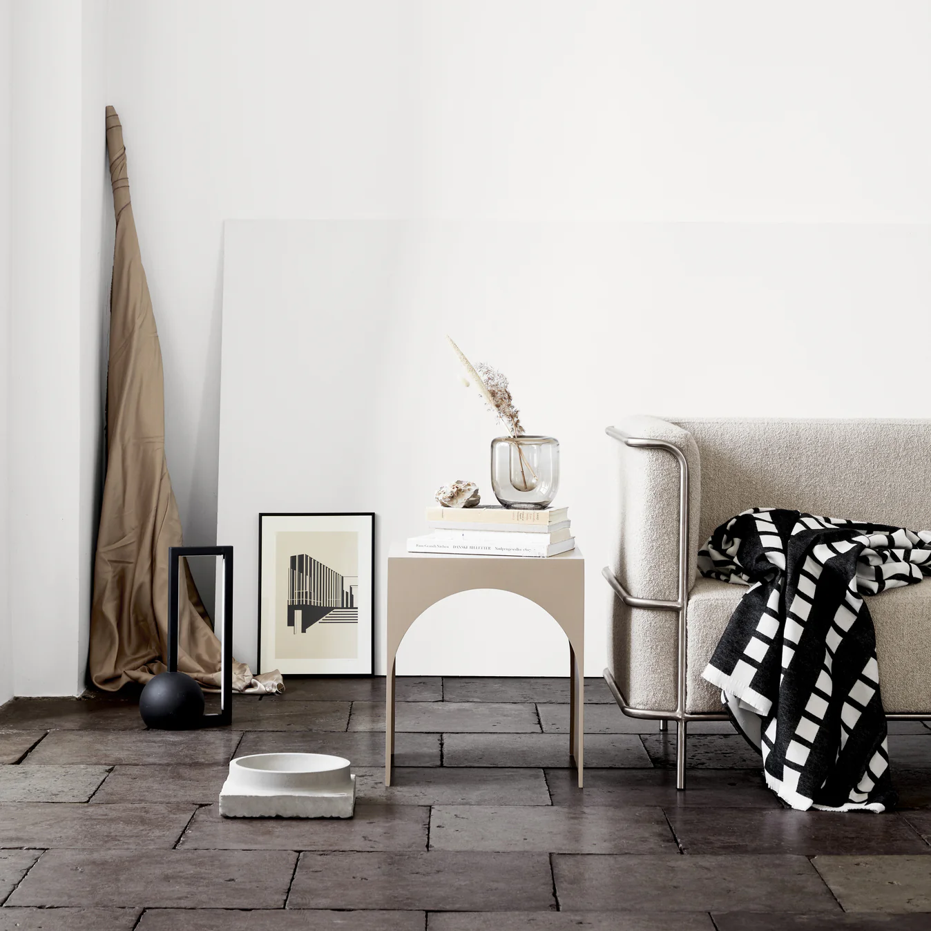 Triomphe Arched Side Table - Image 2